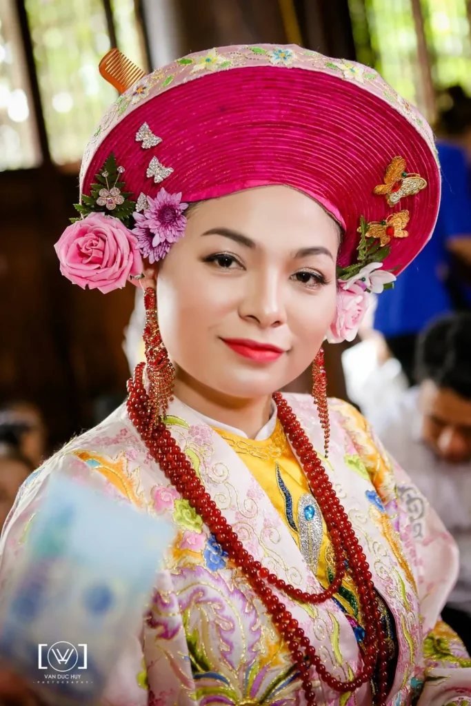 Co Chin - To Thien Huong.jpg (366 kB)