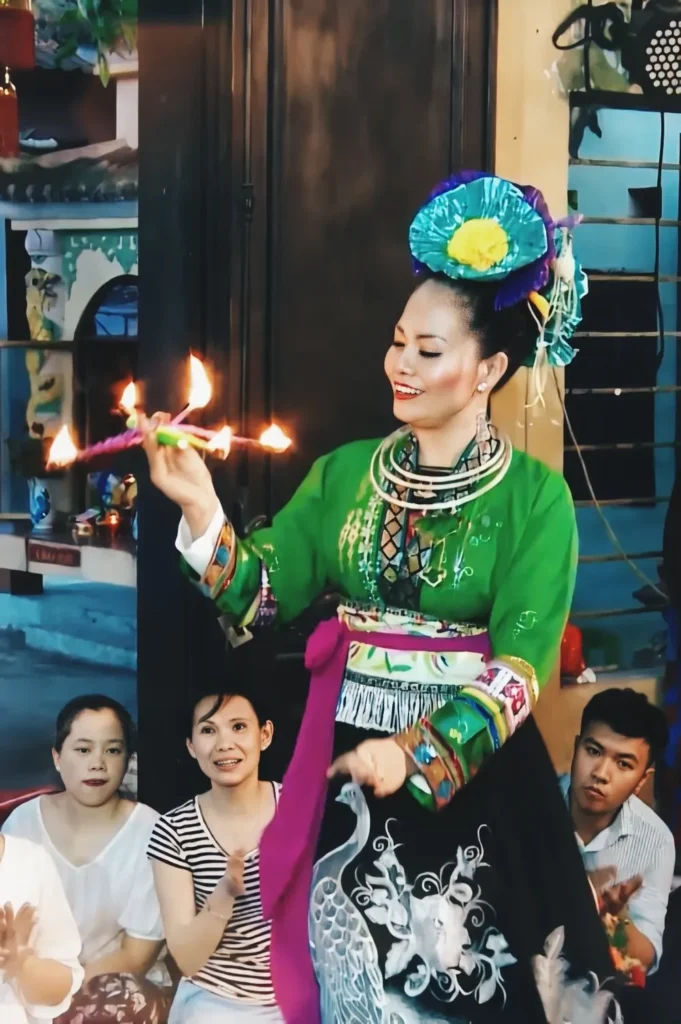 Co Nam hau bong 1.jpeg (346 kB)