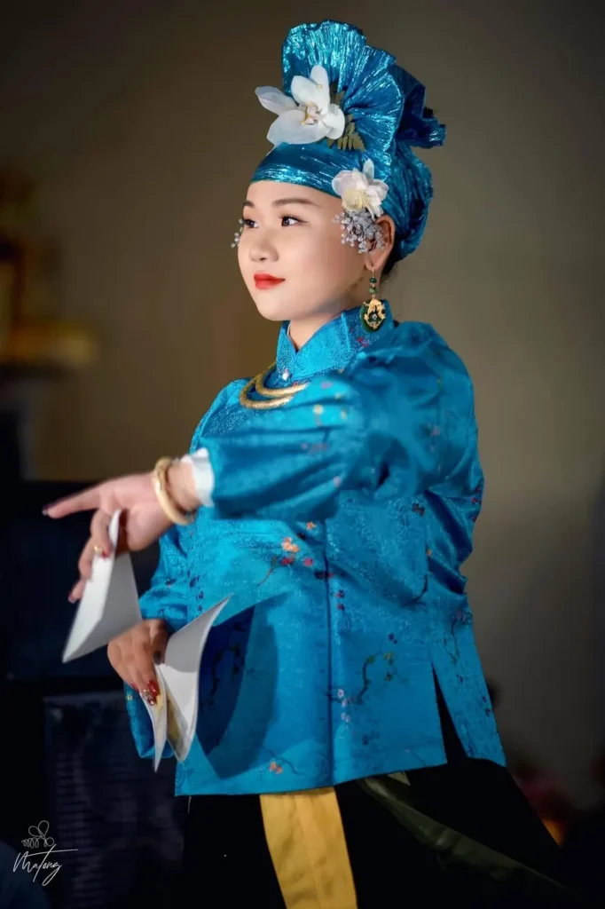 Co Nam hau bong 3.jpeg (235 kB)